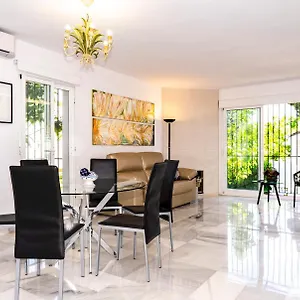 Tarifa Especial, Sin Aglomeraciones En Piscina Y Playa, Cerca De Puerto Banus Apartamento